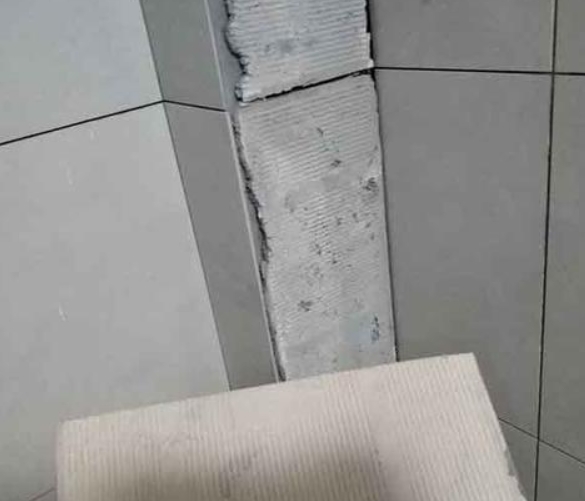 友好瓷砖空鼓维修公司分享下厨房瓷砖脱落的补救措施。